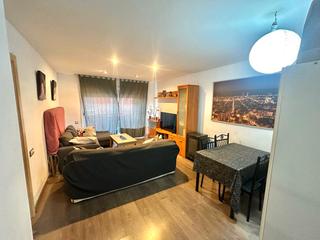 Pis a El Raval. Piso exterior de 136m2 con terraza y ascensor