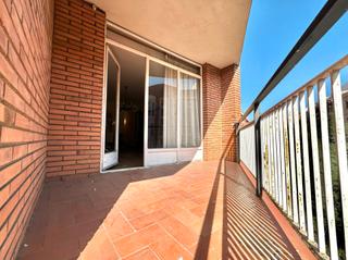 Appartement  Avinguda de francesc macià. Amplio piso de con gran balcón en el centro de santa coloma