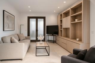 Etagenwohnung  Avinguda de santa coloma. Piso en centro con balcón y muchas posibilidades.