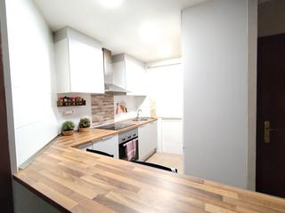 Etagenwohnung in El Raval. Piso reformado exterior para entrar a vivir