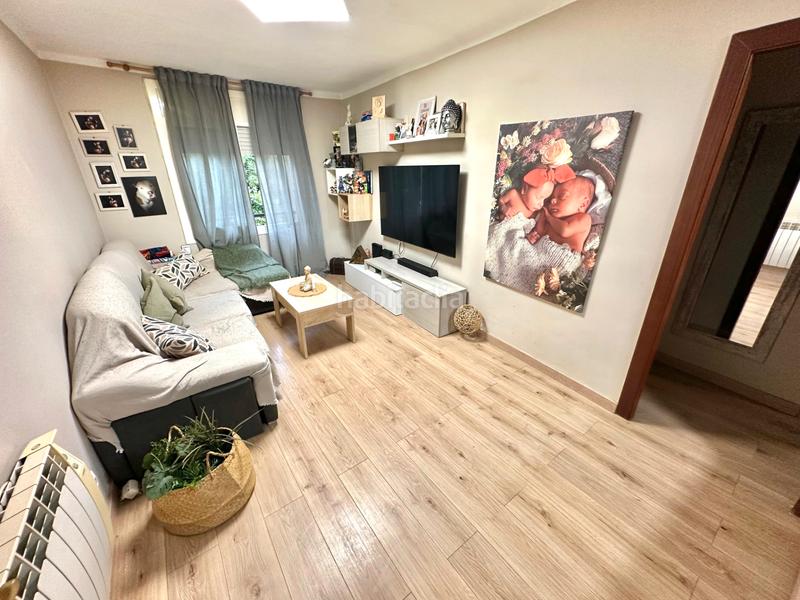 Foto fe689270-bf0c-4626-9321-981fec96301e. Piso  reformado exterior para entrar a vivir en Santa Coloma de Gramenet