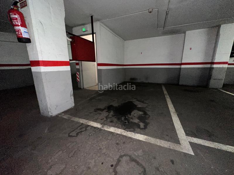 Foto aa6065ed-4d4b-4c49-bbb3-979549bb53f0. Parking voiture dans Centre Santa Coloma de Gramenet