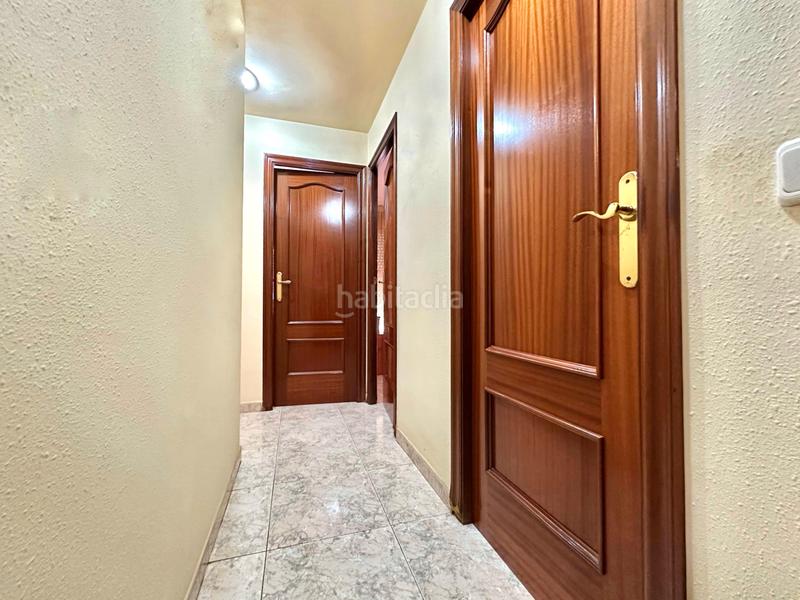 Foto 165fd9fe-4238-45c8-8619-86c3eded0e04. Ático  con gran terraza privada, 4 habitaciones y excelente ubicación en Santa Coloma de Gramenet