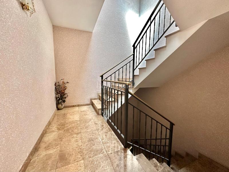 Foto 91d68b31-278a-4c1f-8692-294e9ebc1cbe. Ático  con gran terraza privada, 4 habitaciones y excelente ubicación en Santa Coloma de Gramenet