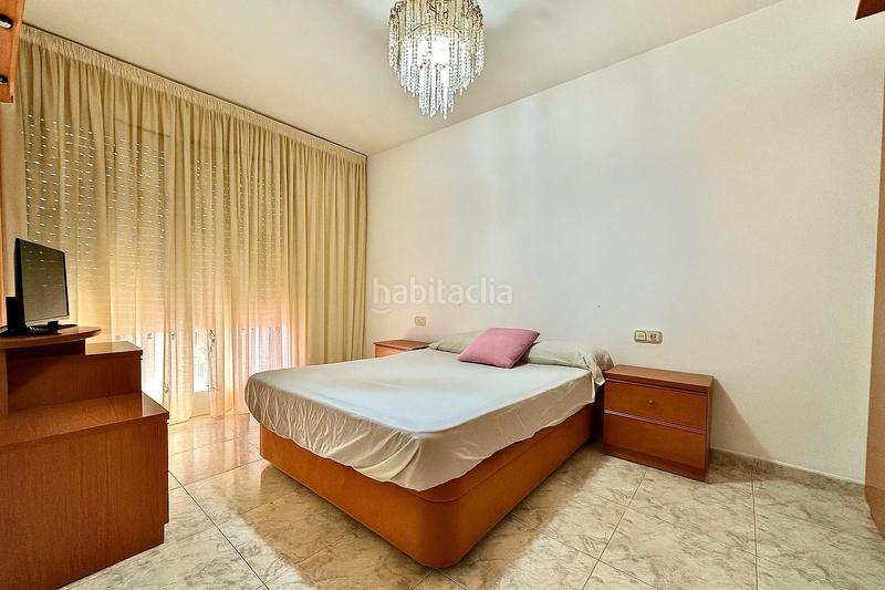 Foto 9adb3eed-3dcc-4eaa-ad18-206e2f6a7c4d. Ático  con gran terraza privada, 4 habitaciones y excelente ubicación en Santa Coloma de Gramenet