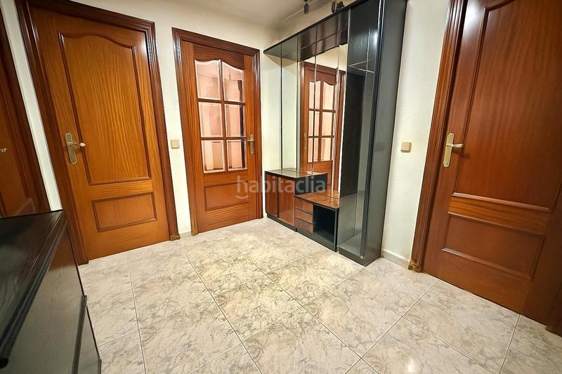 Foto bdc0abb1-65ff-4353-a115-634fc50f182b. Ático  con gran terraza privada, 4 habitaciones y excelente ubicación en Santa Coloma de Gramenet