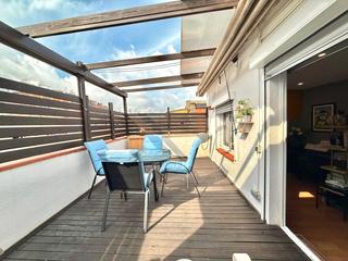 Pis a Santa Rosa. Ático con terraza exterior muy luminoso