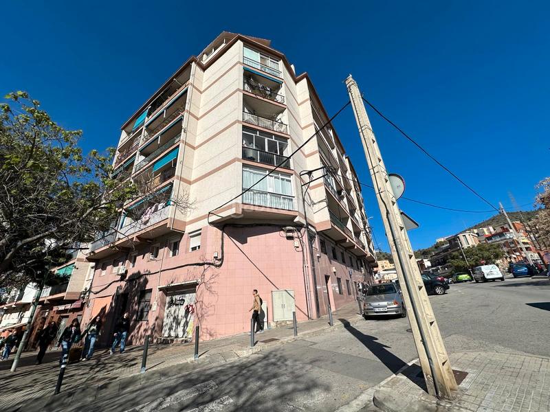 Foto 55c9031f-9d14-4a38-a2ac-3fe0ede316b0. Piso  exterior con dos dormitorios en Singuerlín Santa Coloma de Gramenet