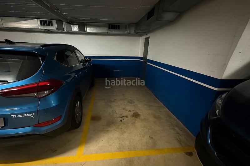 Foto 85ec0ab9-509b-44d2-a5ae-6bedc17d604a. Parking voiture dans Llatí Santa Coloma de Gramenet
