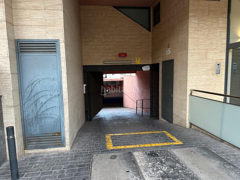 Foto 985fff9c-3f64-4c92-94f6-ff2a6252c1fa. Parking voiture dans Llatí Santa Coloma de Gramenet
