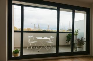 Piso en La Catalana. Espectacular piso con piscina comunitaria, balcón y amplia terra