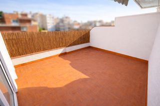 Piso en Riu Nord. �oportunidad! �tico reformado con terraza de 25 m� en pleno cent