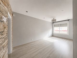 Pis a El Raval. Piso reformado exterior con dos dormitorios en santa coloma de g