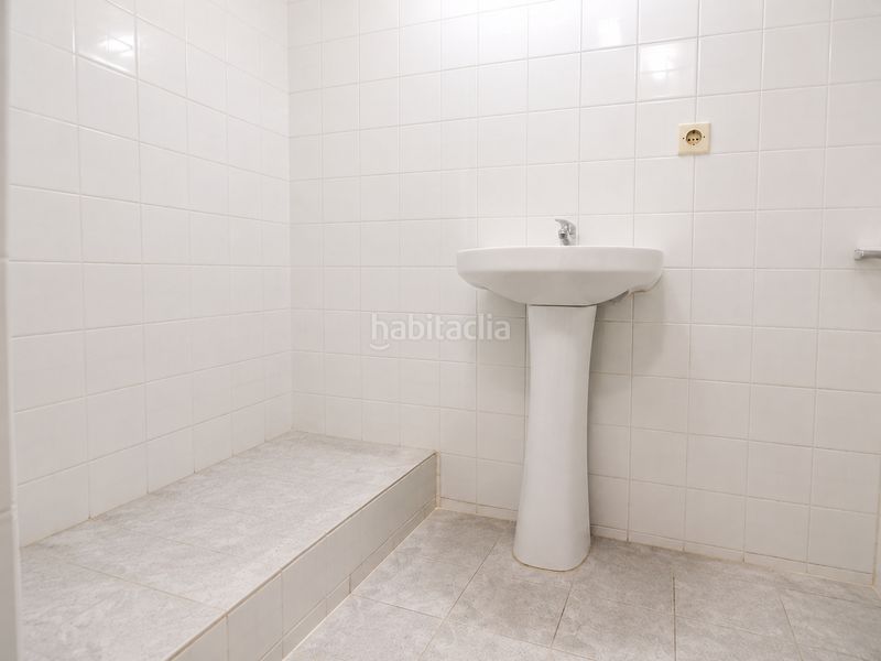 Foto 0c19682b-1486-4b75-82f9-135f806e0561. Local comercial a Lloreda Badalona