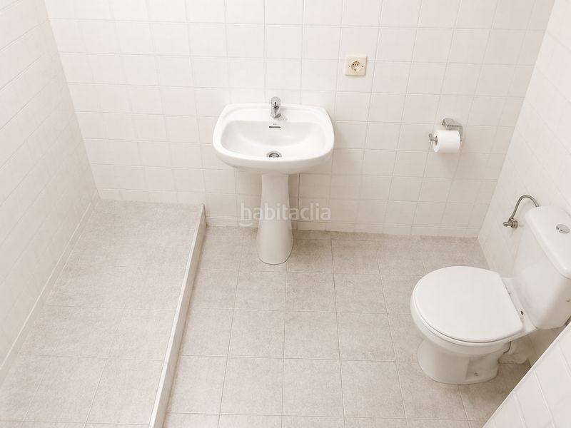 Foto 54496ef8-b29e-41f9-8356-b4cd7078f004. Local comercial a Lloreda Badalona