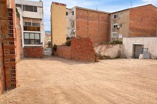Terreno residenziale in Fondo. Solar urbano con proyecto y opción de permuta en santa coloma