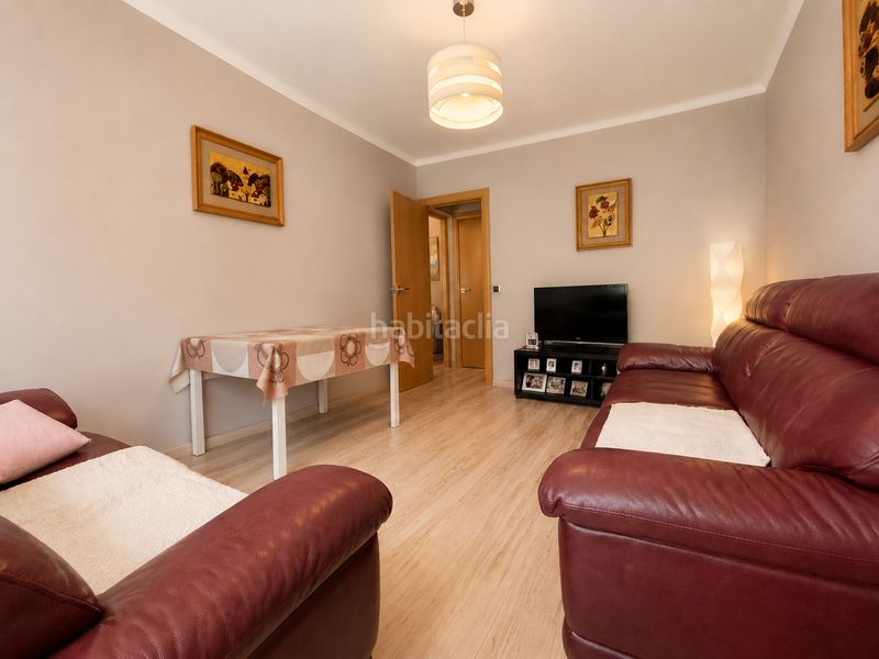 Foto 081318fc-d0f0-48a0-838f-23a6f808c839. Etagenwohnung in Centre Santa Coloma de Gramenet