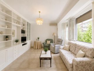 Pis a La Nova Esquerra de l´Eixample. Piso de 113 m² con 4 habitaciones y parking opcional en pleno ei