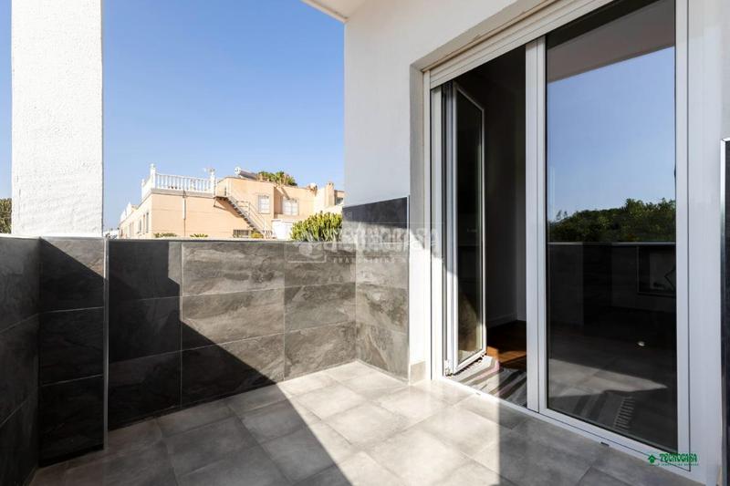 Foto 031276ea-cdfe-4d20-bdc0-a92471ae3d0e. Appartamento con parcheggio piscina in Retamar Almería