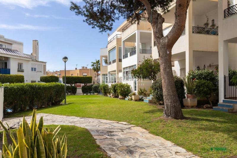 Foto e1834d3f-b852-486c-909d-7357e4f17907. Appartamento con parcheggio piscina in Retamar Almería