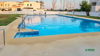 Casa aparellada a Retamar. Casa en venta en almería