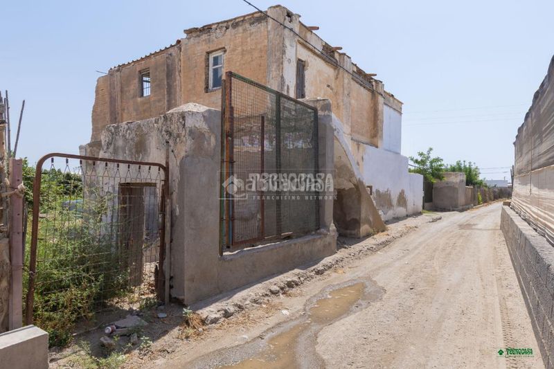 Foto dc5eb89f-d080-4947-ab3f-f7a5d2b60db2. Masia a La Cañada de San Urbano Almería