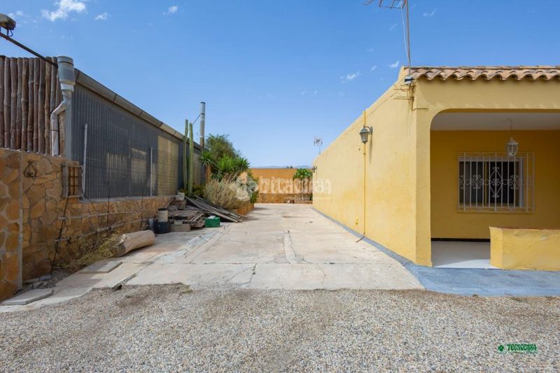 Foto 043990b6-ac2d-492f-9b65-ed7b487bf45f. Casa amb aparcament a El Alquián Almería