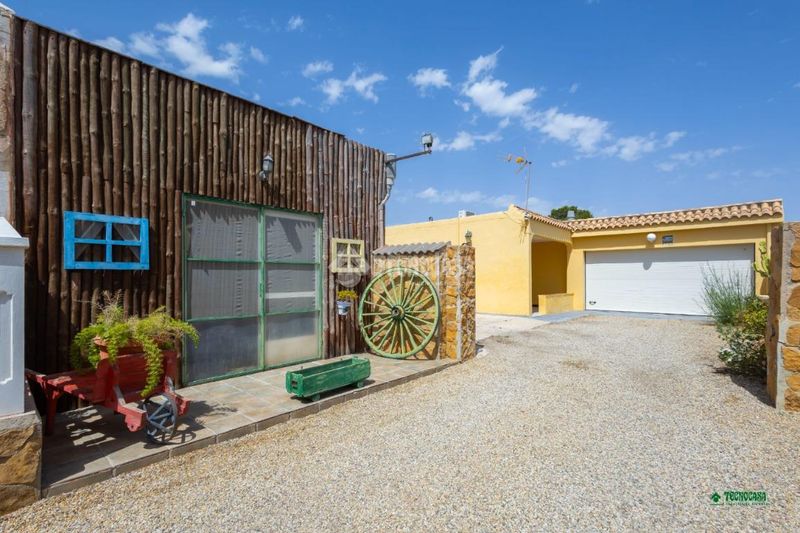 Foto 5088a6bb-137a-4a54-83e0-78ec2040e2fe. Casa amb aparcament a El Alquián Almería