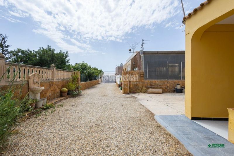 Foto dcf0504a-3be5-4821-b364-565e646137a0. Casa amb aparcament a El Alquián Almería