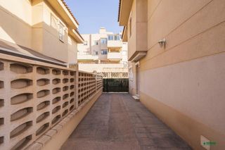 Casa aparellada a La Cañada de San Urbano. Casa en venta en almería