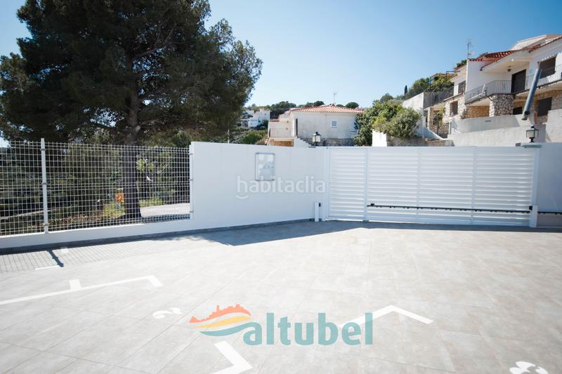 Foto 80dc1fb3-d55d-4255-a2b6-375a6291a3bc. Casa adossada a avinguda d'irlanda 56 a Las Atalayas-Urmi-Cerro Mar Peñíscola