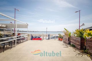 Lloguer Local Comercial a N/a. Local con terraza y vistas al mar en playa sur de peñíscola