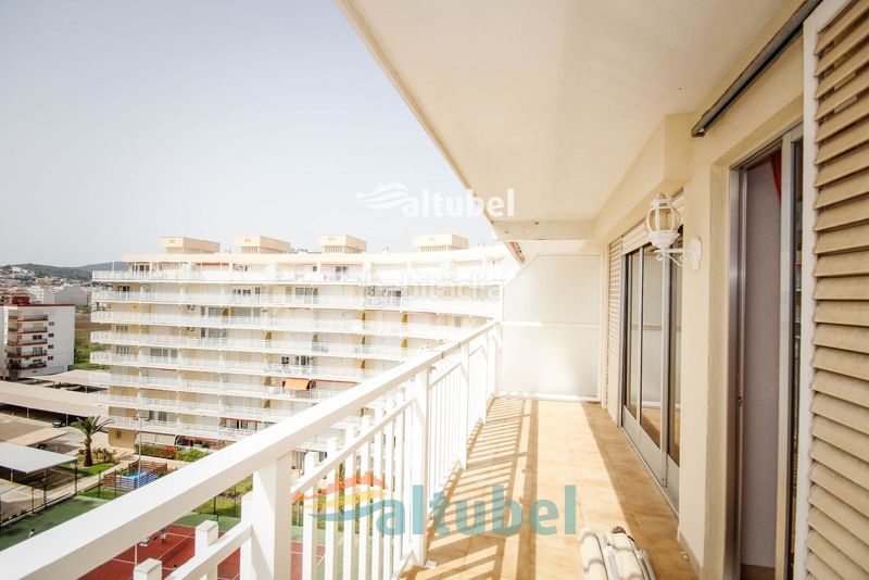 Foto f39b737f-7b4c-4768-bea6-74dcad4f1238. Apartamento primera línea en torre hirta 7ª planta con vistas al mar y castillo parking en Peñíscola