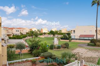 Chalet in Cervera 56. Chalet independiente con jardín privado y amplias zonas comunes