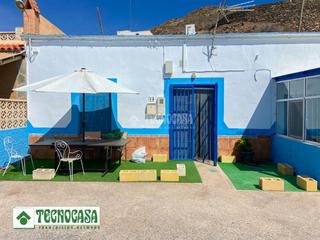 Casa aparellada a Adra. Casa en venta en adra