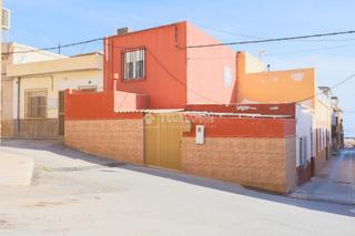 Casa aparellada a Adra. Casa en venta en adra