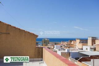 Casa aparellada a Adra. Casa en venta en adra
