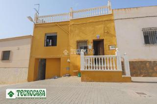 Casa aparellada a Adra. Casa en venta en adra