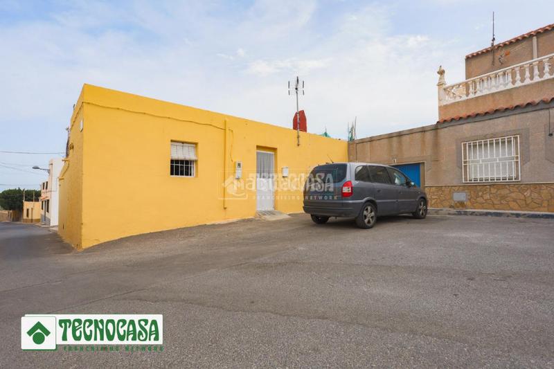 Foto 88df2360-52fe-4d77-af7c-17db2edf9c1d. Casa pareada casa en venta en Adra