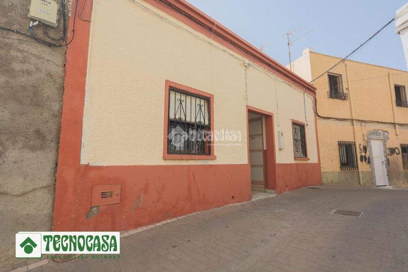 Foto 1e5842a1-65ae-4fe0-aa87-2069d3f67dbd. Casa aparellada a Adra