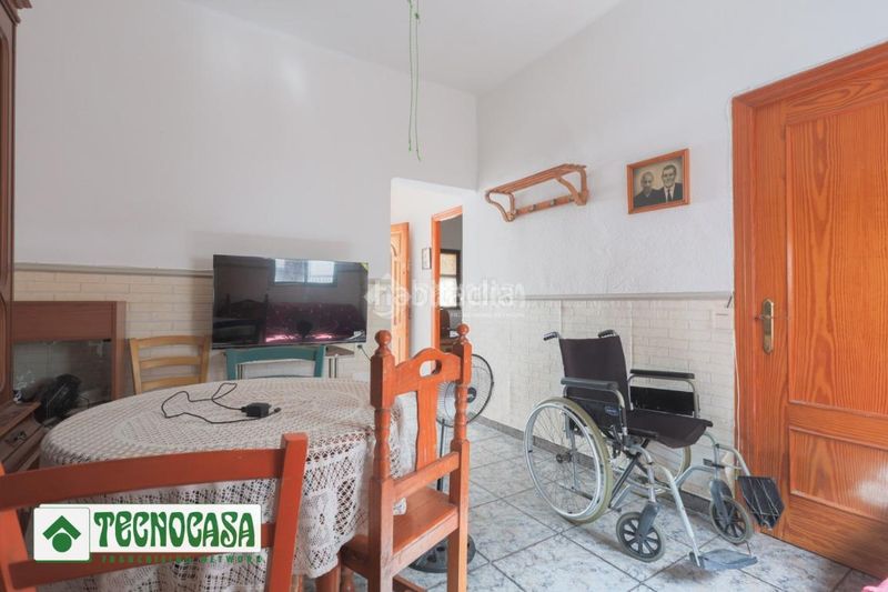 Foto a8004142-fbc7-4bd8-a533-ab16767e19c9. Casa aparellada a Adra