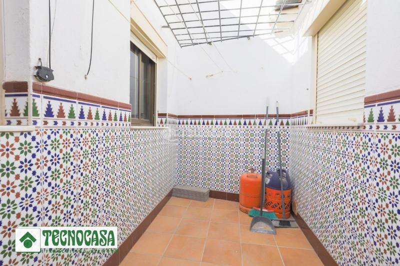 Foto f2b06bb9-4a7b-4ddf-9e5a-fa7b7e703303. Casa pareada casa en venta en Adra