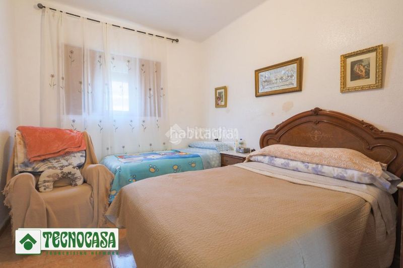 Foto 1036febc-4a8e-47b1-b467-dcb03aa42cf8. Casa aparellada a Adra