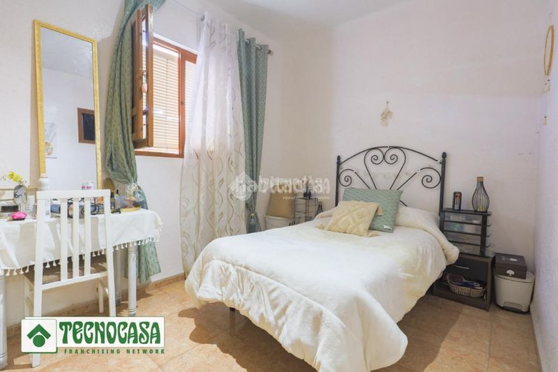 Foto 26a9a5a4-7f71-4930-8e0b-7d0bda66ad3b. Casa aparellada a Adra
