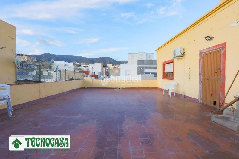 Foto 93ba2583-a9f9-4f55-948d-eb777fb5541a. Casa aparellada a Adra
