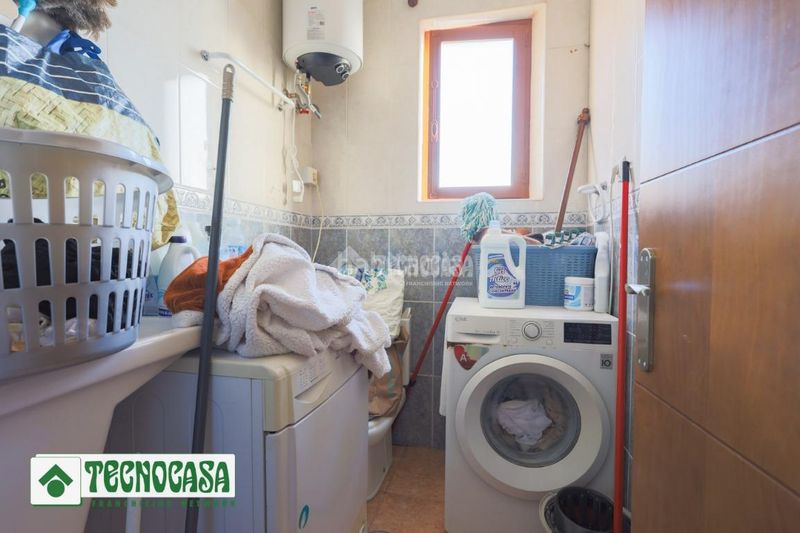 Foto a6c3c5a9-a081-439f-914b-9677fb43f636. Casa aparellada a Adra