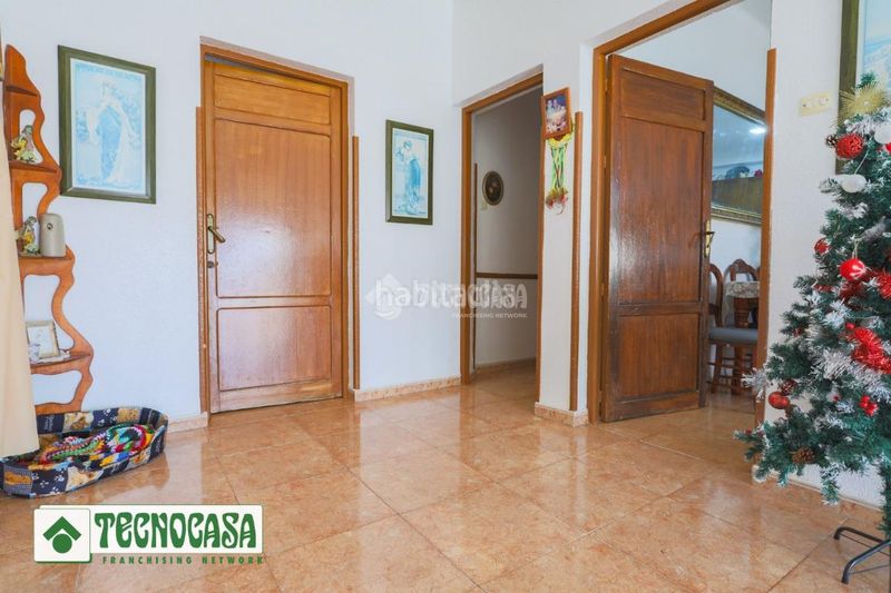 Foto b47ed52b-01ba-46e9-8569-a8989c95e130. Casa aparellada a Adra