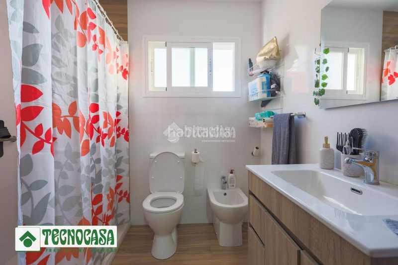 Foto b81cfdae-e32b-4e95-8190-d92f1a011c87. Casa aparellada a Adra
