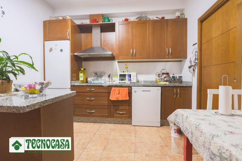 Foto e69859e1-92f1-4f32-8e13-98c595bbc2a2. Casa aparellada a Adra