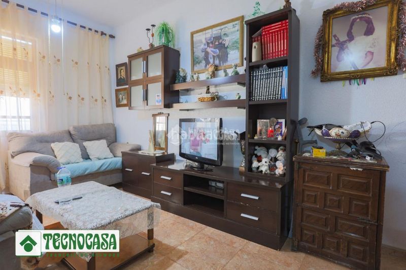 Foto f4a959e6-0f68-49bc-9d00-4d5f2614d3ed. Casa aparellada a Adra